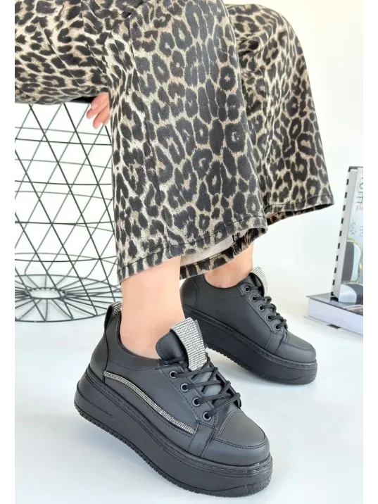 Leope Siyah Cilt Bağcıklı Spor Ayakkabı Leope Siyah Cilt Bağcıklı Spor Ayakkabı