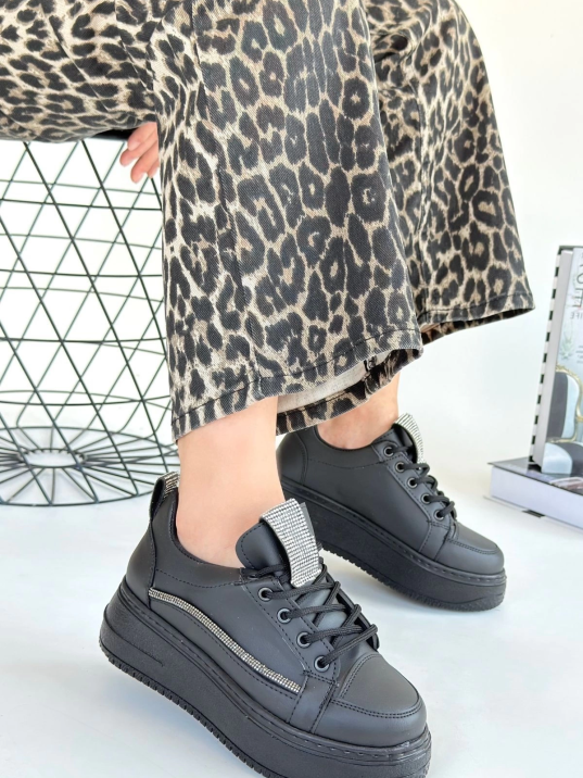 Leope Siyah Cilt Bağcıklı Spor Ayakkabı Leope Siyah Cilt Bağcıklı Spor Ayakkabı