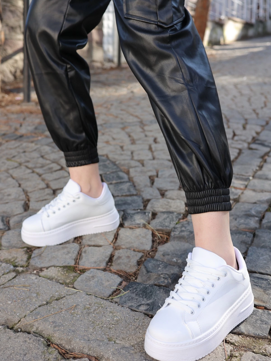 Leran Beyaz Cilt Bağcıklı Spor Ayakkabı Leran Beyaz Cilt Bağcıklı Spor Ayakkabı