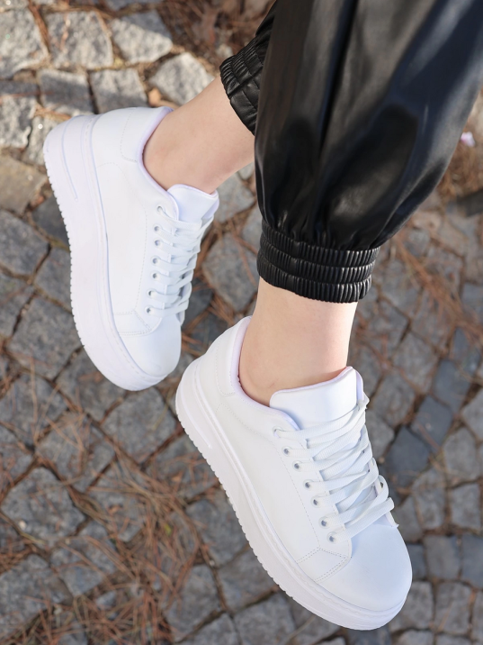 Leran Beyaz Cilt Bağcıklı Spor Ayakkabı Leran Beyaz Cilt Bağcıklı Spor Ayakkabı