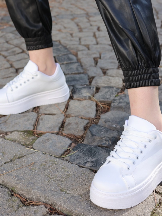 Leran Beyaz Cilt Bağcıklı Spor Ayakkabı Leran Beyaz Cilt Bağcıklı Spor Ayakkabı