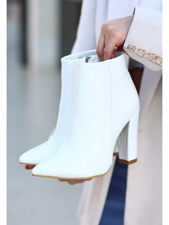 Loora Beyaz Rugan Desenli Topuklu Bot Loora Beyaz Rugan Desenli Topuklu Bot