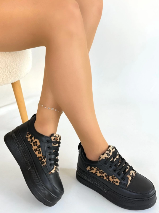 Lorrin Siyah Cilt Leopar Detaylı Bağcıklı Spor Ayakkabı Lorrin Siyah Cilt Leopar Detaylı Bağcıklı Spor Ayakkabı