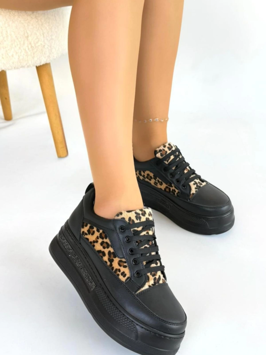 Lorrin Siyah Cilt Leopar Detaylı Bağcıklı Spor Ayakkabı Lorrin Siyah Cilt Leopar Detaylı Bağcıklı Spor Ayakkabı