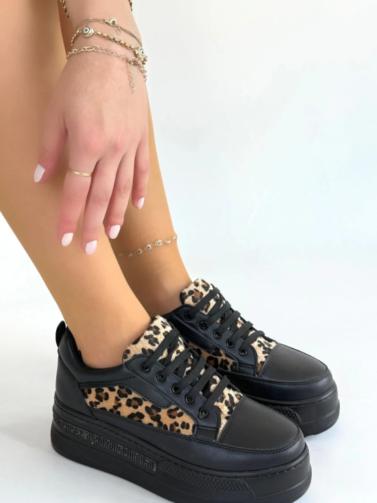Lorrin Siyah Cilt Leopar Detaylı Bağcıklı Spor Ayakkabı Lorrin Siyah Cilt Leopar Detaylı Bağcıklı Spor Ayakkabı