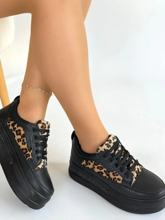 Lorrin Siyah Cilt Leopar Detaylı Bağcıklı Spor Ayakkabı Lorrin Siyah Cilt Leopar Detaylı Bağcıklı Spor Ayakkabı