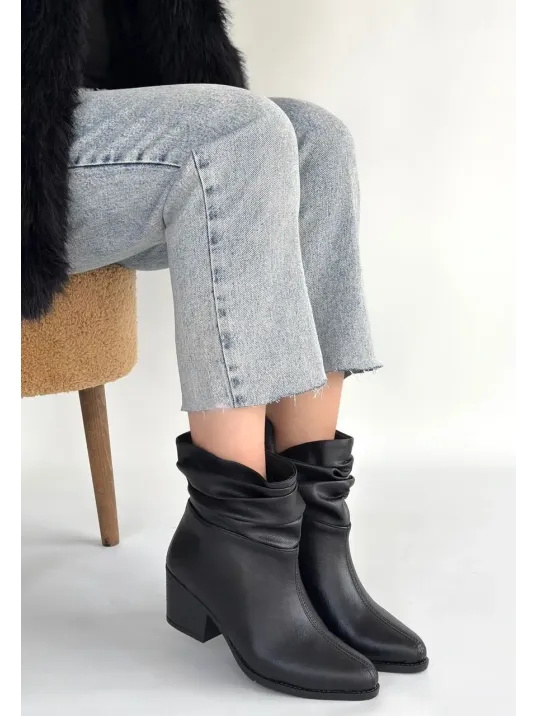 Lukana Siyah Cilt Topuklu Körüklü Bot Lukana Siyah Cilt Topuklu Körüklü Bot