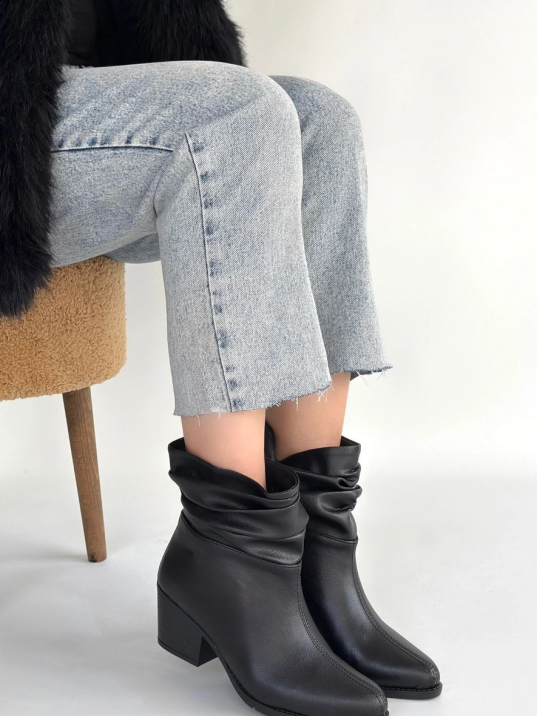 Lukana Siyah Cilt Topuklu Körüklü Bot