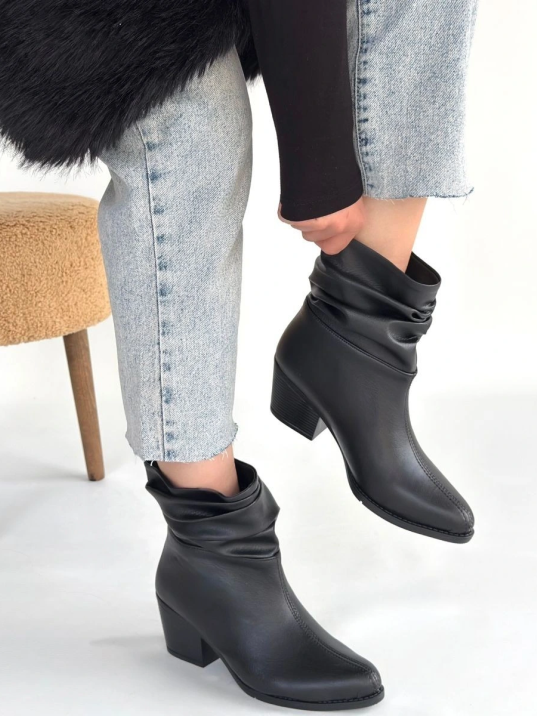 Lukana Siyah Cilt Topuklu Körüklü Bot