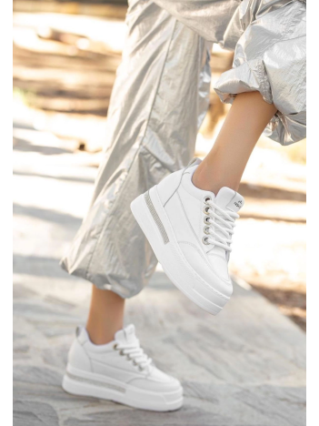 Lulu Beyaz Cilt Bağcıklı Spor Ayakkabı Lulu Beyaz Cilt Bağcıklı Spor Ayakkabı