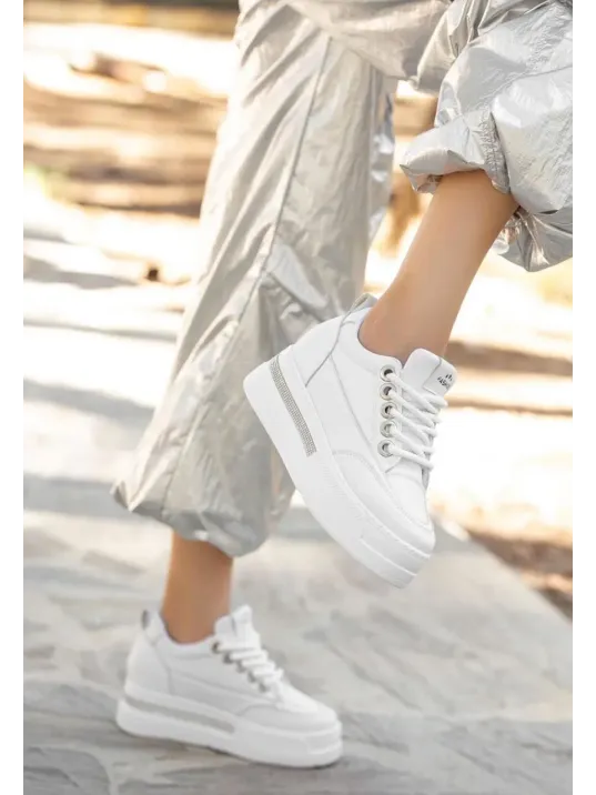 Lulu Beyaz Cilt Bağcıklı Spor Ayakkabı