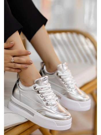 Lulu Gümüş Rugan Bağcıklı Spor Ayakkabı Lulu Gümüş Rugan Bağcıklı Spor Ayakkabı