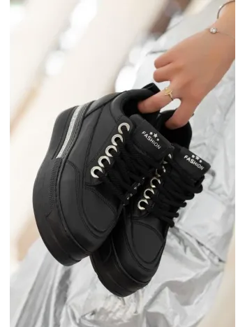 Lulu Siyah Cilt Bağcıklı Spor Ayakkabı Lulu Siyah Cilt Bağcıklı Spor Ayakkabı