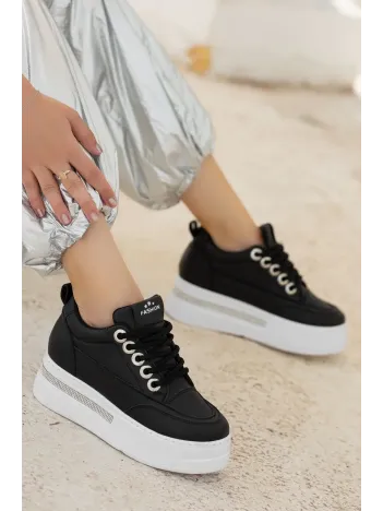 Lulu Siyah Cilt Beyaz Tabanlı Bağcıklı Spor Ayakkabı Lulu Siyah Cilt Beyaz Tabanlı Bağcıklı Spor Ayakkabı