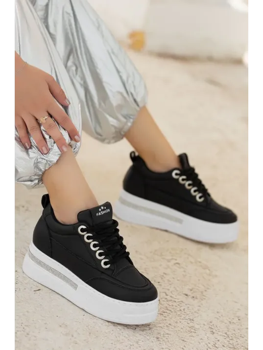 Lulu Siyah Cilt Beyaz Tabanlı Bağcıklı Spor Ayakkabı Lulu Siyah Cilt Beyaz Tabanlı Bağcıklı Spor Ayakkabı