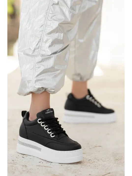 Lulu Siyah Cilt Beyaz Tabanlı Bağcıklı Spor Ayakkabı Lulu Siyah Cilt Beyaz Tabanlı Bağcıklı Spor Ayakkabı