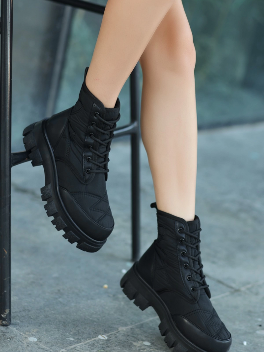 Mabel Siyah Cilt Bağcıklı Bot