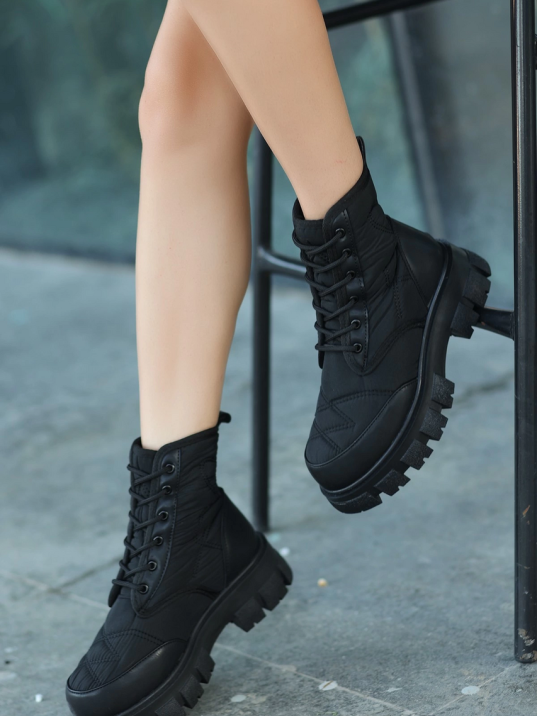 Mabel Siyah Cilt Bağcıklı Bot