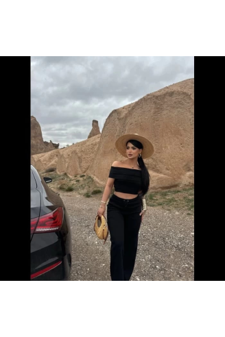 Madonna yaka bol paça pantolonlu takım