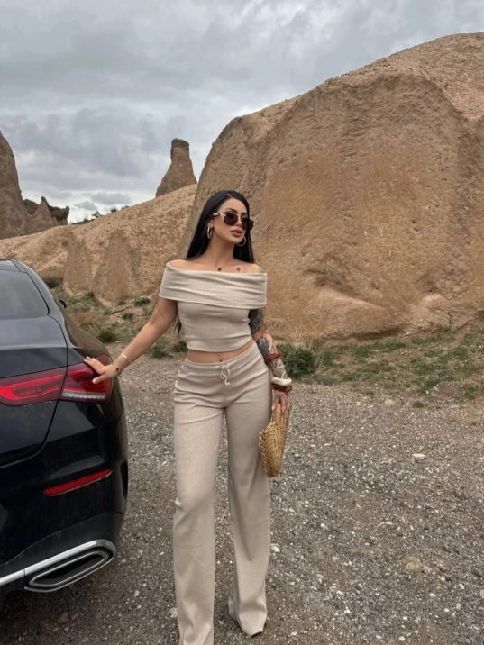 Madonna yaka bol paça pantolonlu takım