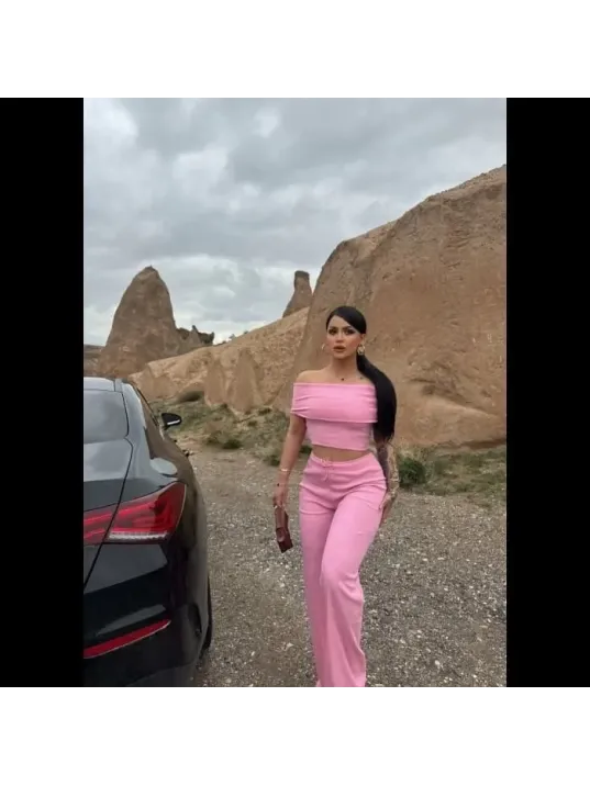 Madonna Yaka Bol Paça Pantolonlu Takım Madonna Yaka Bol Paça Pantolonlu Takım