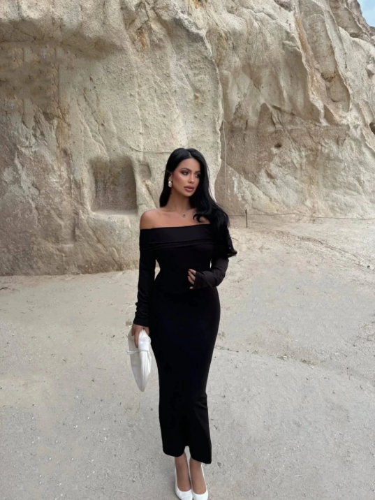 Madonna yaka esnek kumaş elbise siyah Madonna yaka esnek kumaş elbise siyah