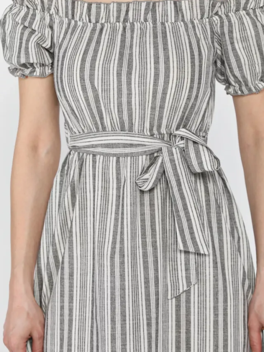 Madonna yaka midi yırtmaçlı kuşaklı keten elbise Madonna yaka midi yırtmaçlı kuşaklı keten elbise