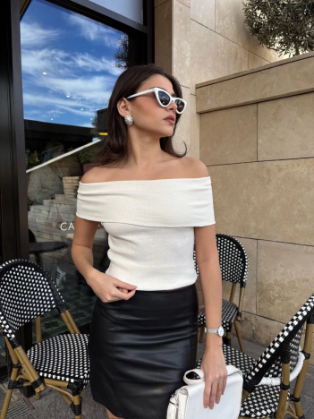 Madonna yaka sıfır kol bluz Madonna yaka sıfır kol bluz