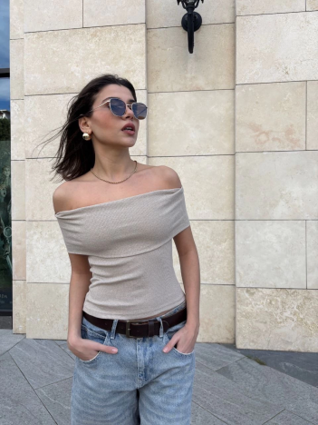 Madonna yaka sıfır kol bluz Madonna yaka sıfır kol bluz