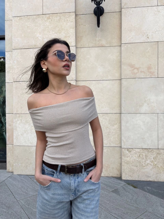 Madonna yaka sıfır kol bluz Madonna yaka sıfır kol bluz