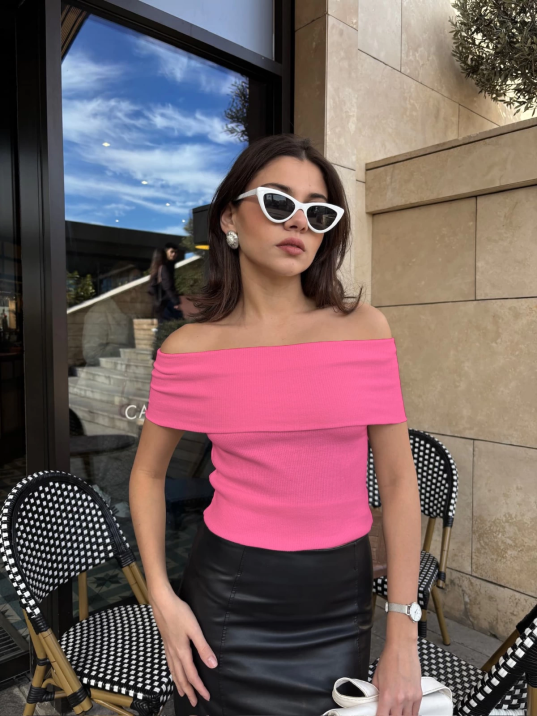 Madonna yaka sıfır kol bluz pembe Madonna yaka sıfır kol bluz pembe