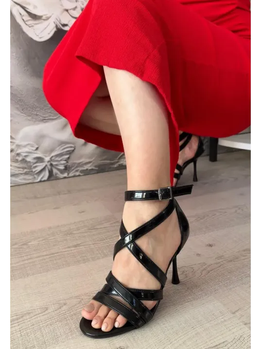 Mariya Siyah Rugan Topuklu Ayakkabı Mariya Siyah Rugan Topuklu Ayakkabı