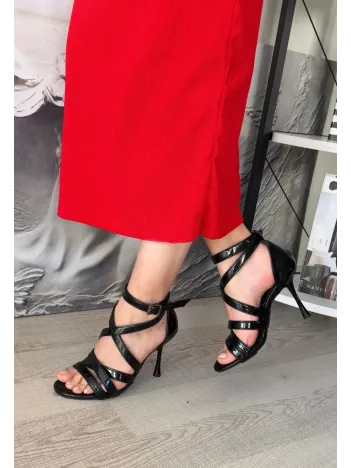 Mariya Siyah Rugan Topuklu Ayakkabı Mariya Siyah Rugan Topuklu Ayakkabı