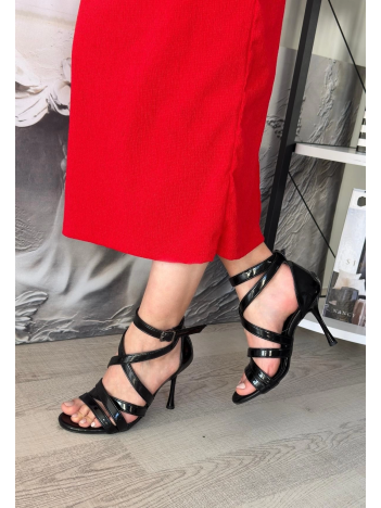 Mariya Siyah Rugan Topuklu Ayakkabı Mariya Siyah Rugan Topuklu Ayakkabı