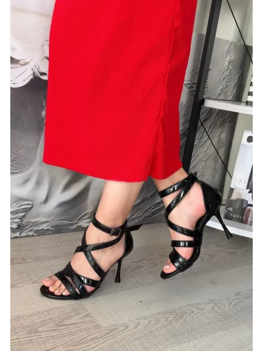 Mariya Siyah Rugan Topuklu Ayakkabı Mariya Siyah Rugan Topuklu Ayakkabı