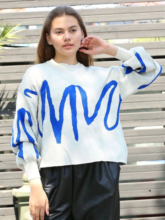 Mavi çizgili bisiklet yaka kazak beyaz