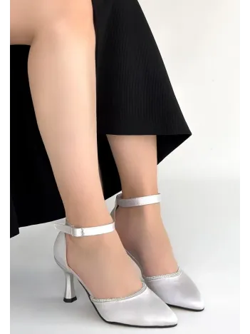 Mejja Gri Saten Topuklu Ayakkabı Mejja Gri Saten Topuklu Ayakkabı