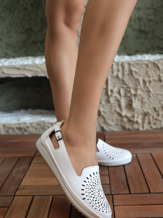 Meore Beyaz Cilt Babet Ayakkabı