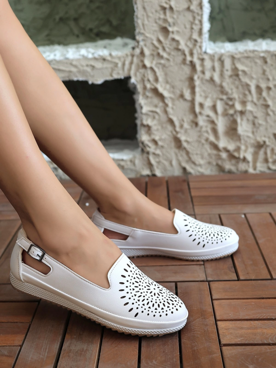 Meore Beyaz Cilt Babet Ayakkabı
