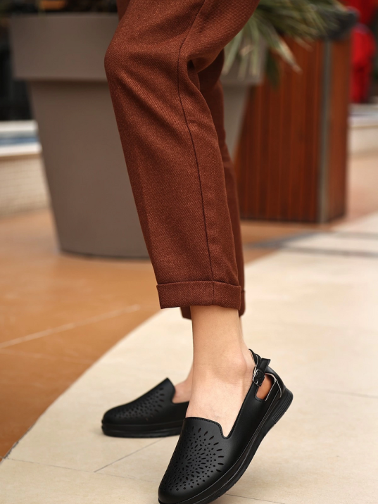 Meore Siyah Cilt Babet Ayakkabı Meore Siyah Cilt Babet Ayakkabı