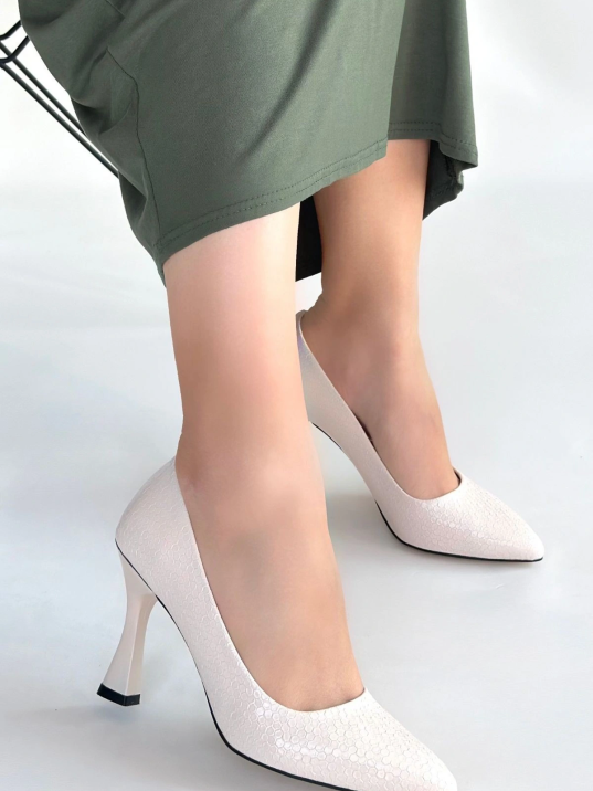 Merio Bej Baskılı Rugan Topuklu Ayakkabı Merio Bej Baskılı Rugan Topuklu Ayakkabı