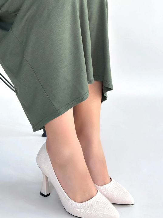 Merio Bej Baskılı Rugan Topuklu Ayakkabı Merio Bej Baskılı Rugan Topuklu Ayakkabı