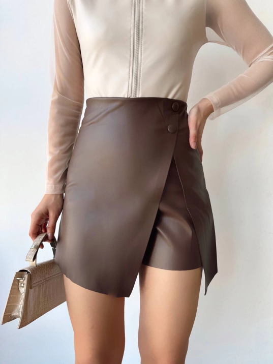 Mini Düğmeli Şortlu Etek Mini Düğmeli Şortlu Etek