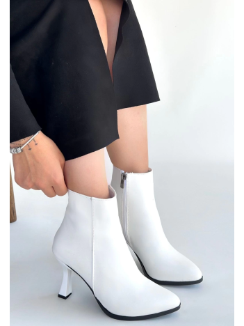 Mişha Beyaz Cilt Topuklu Bot Mişha Beyaz Cilt Topuklu Bot