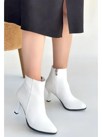 Mişha Beyaz Cilt Topuklu Bot Mişha Beyaz Cilt Topuklu Bot