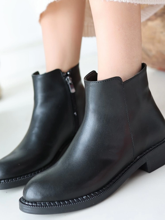 Moed Siyah Cilt Topuklu Bot