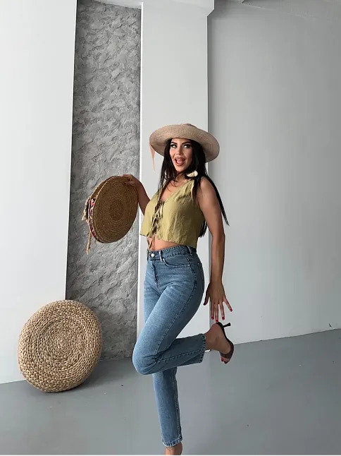 Mom Fit Kar Yıkama Bıyık Detaylı Jeans Pantolon D2006