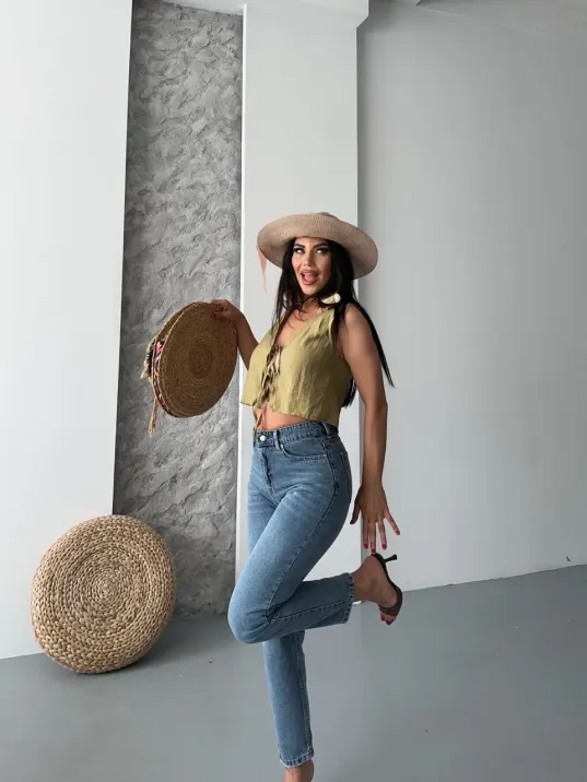 Mom Fit Kar Yıkama Bıyık Detaylı Jeans Pantolon D2006