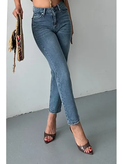 Mom Fit Kar Yıkama Bıyık Detaylı Jeans Pantolon D2006