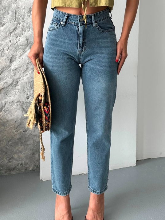 Mom fit kar yıkama bıyık detaylı jeans pantolon d2006